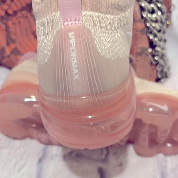 🔵”NWT” NIKE Vapormax Flyknit Pink Sneakers - Picture 14 of 16